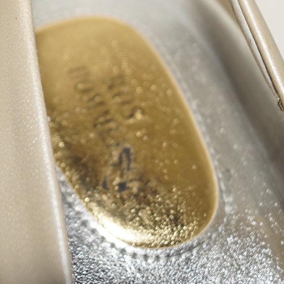 Ros Hommerson Cream Low Heel Leather Pumps (Size 7) - Picture 5 of 6